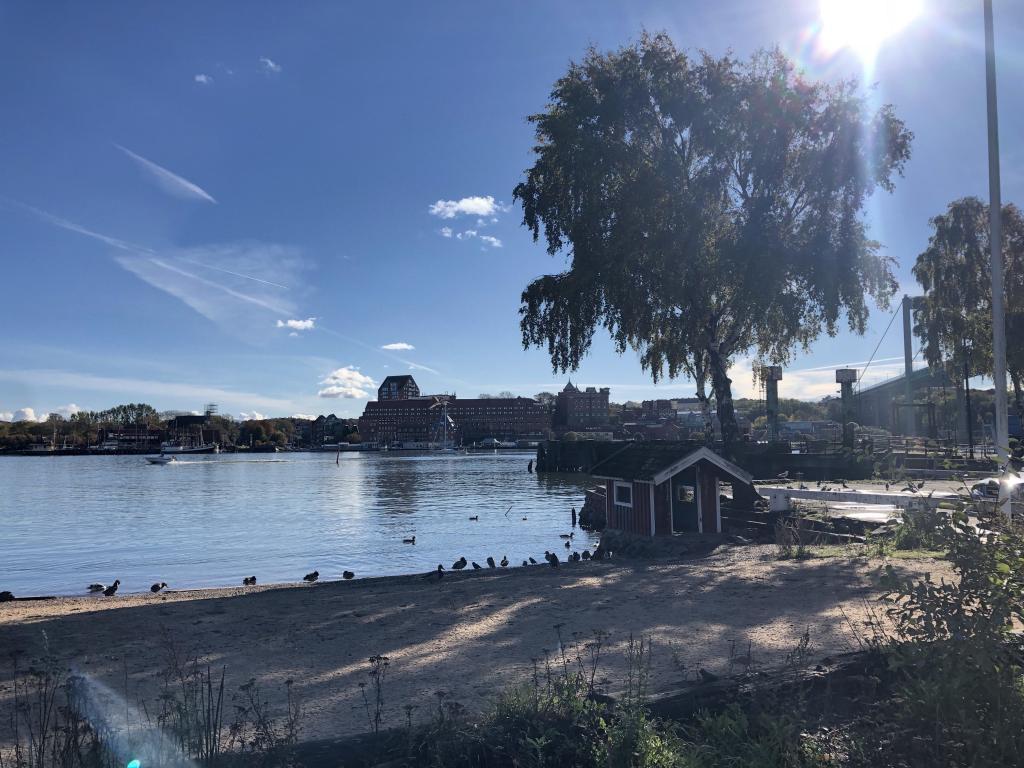 A shot from the same place, straight across the river where the old port brewery has been turned into an upscale hotel, and where the run-ins of the old castle of Gothenburg can be found.