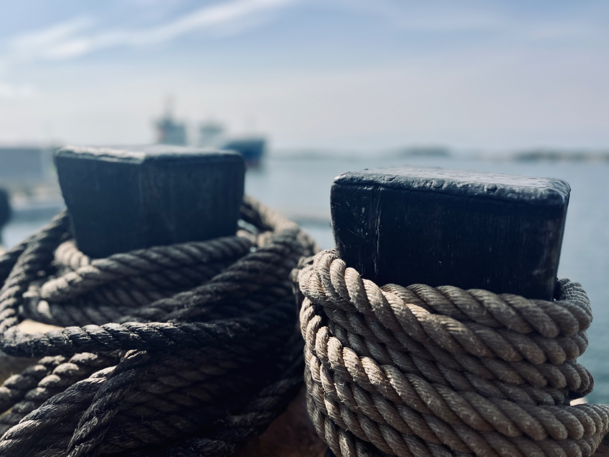 Rope and mooring posts by the water