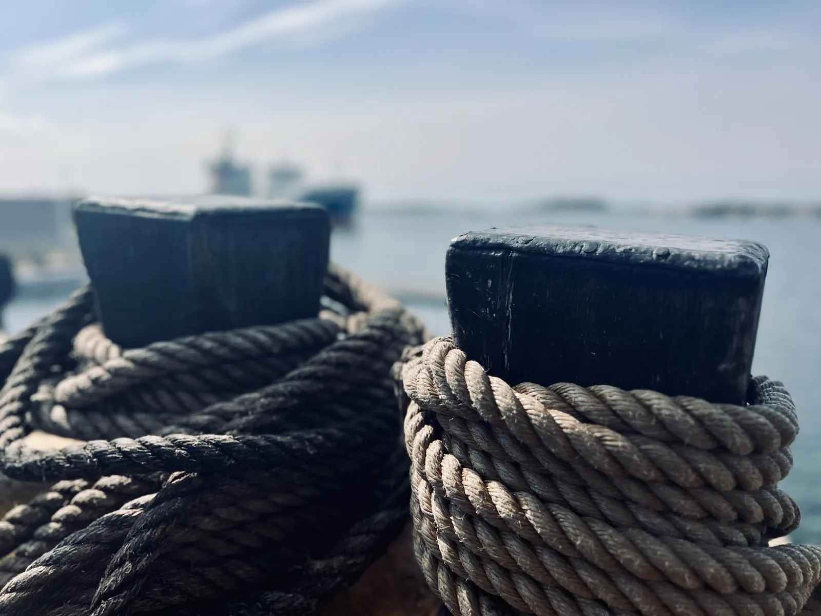 Rope and mooring posts by the water